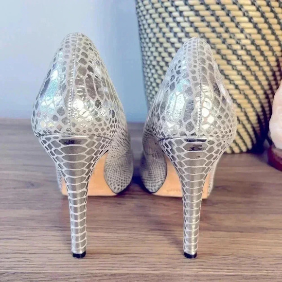 🔥White House Black Market Silver Stiletto Heels - Picture 3 of 4
